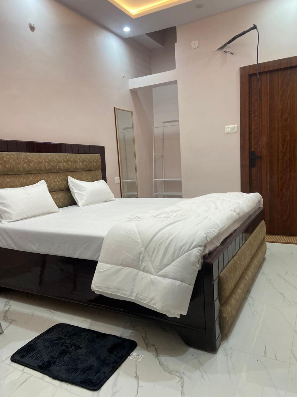 Hotel Nirmal Niwas Varanasi Exterior foto