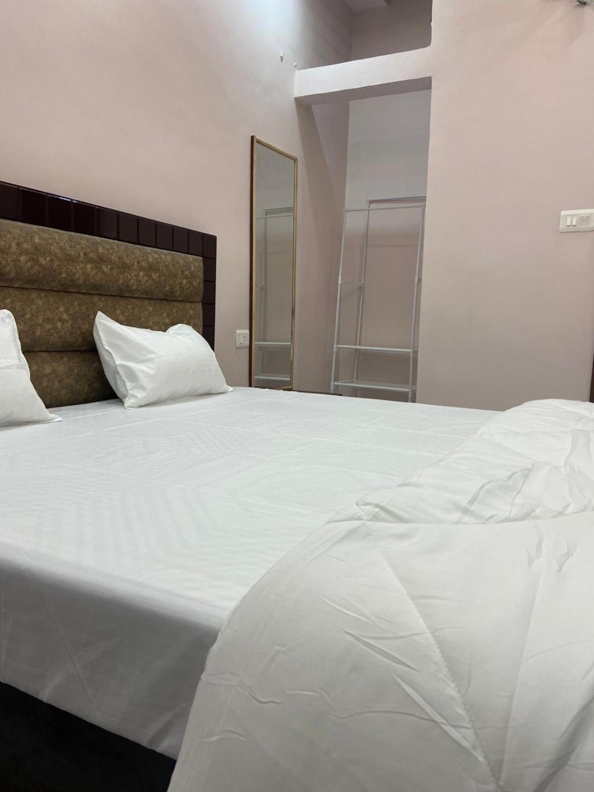Hotel Nirmal Niwas Varanasi Exterior foto